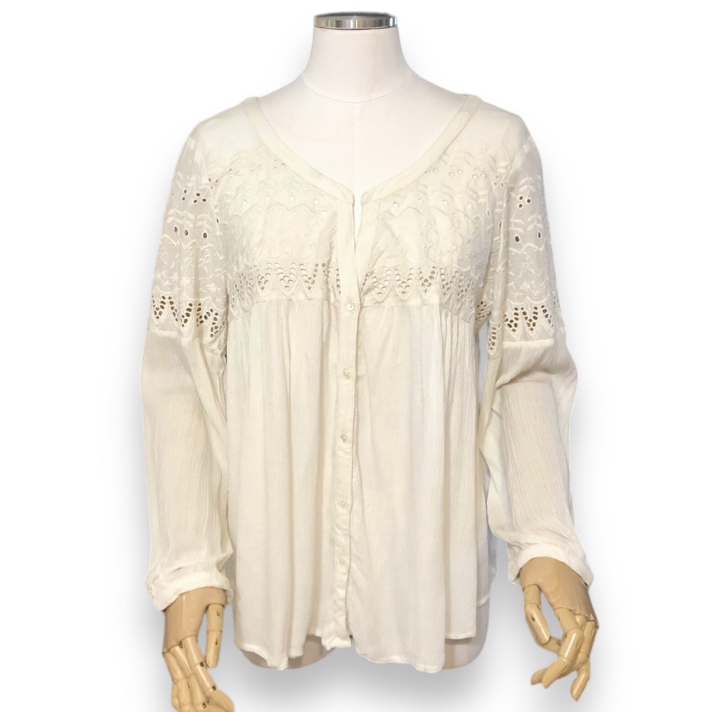 AMERICAN EAGLE OUTFITTERS Ivory Eyelet Boho Button Front Top